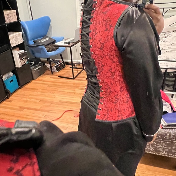 Red corset - Picture 2 of 11